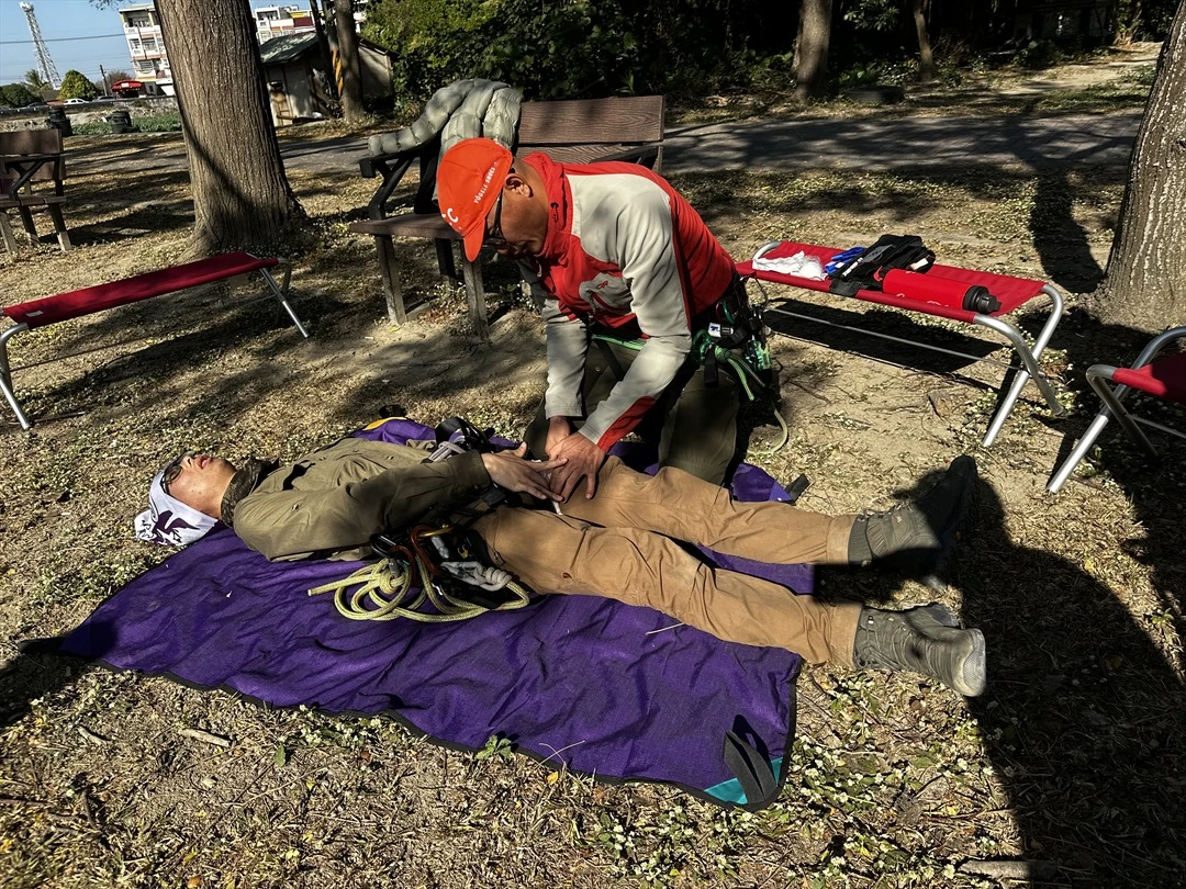 變色龍攀樹課程 空中救援